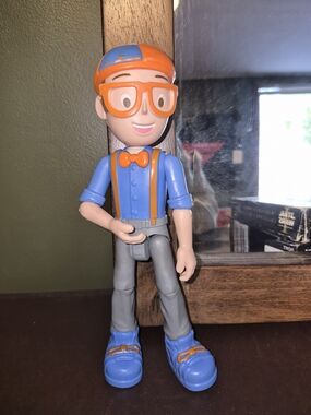 Blippi 9" Talking Figure Moveable Arms & Legs Action Figure Toy